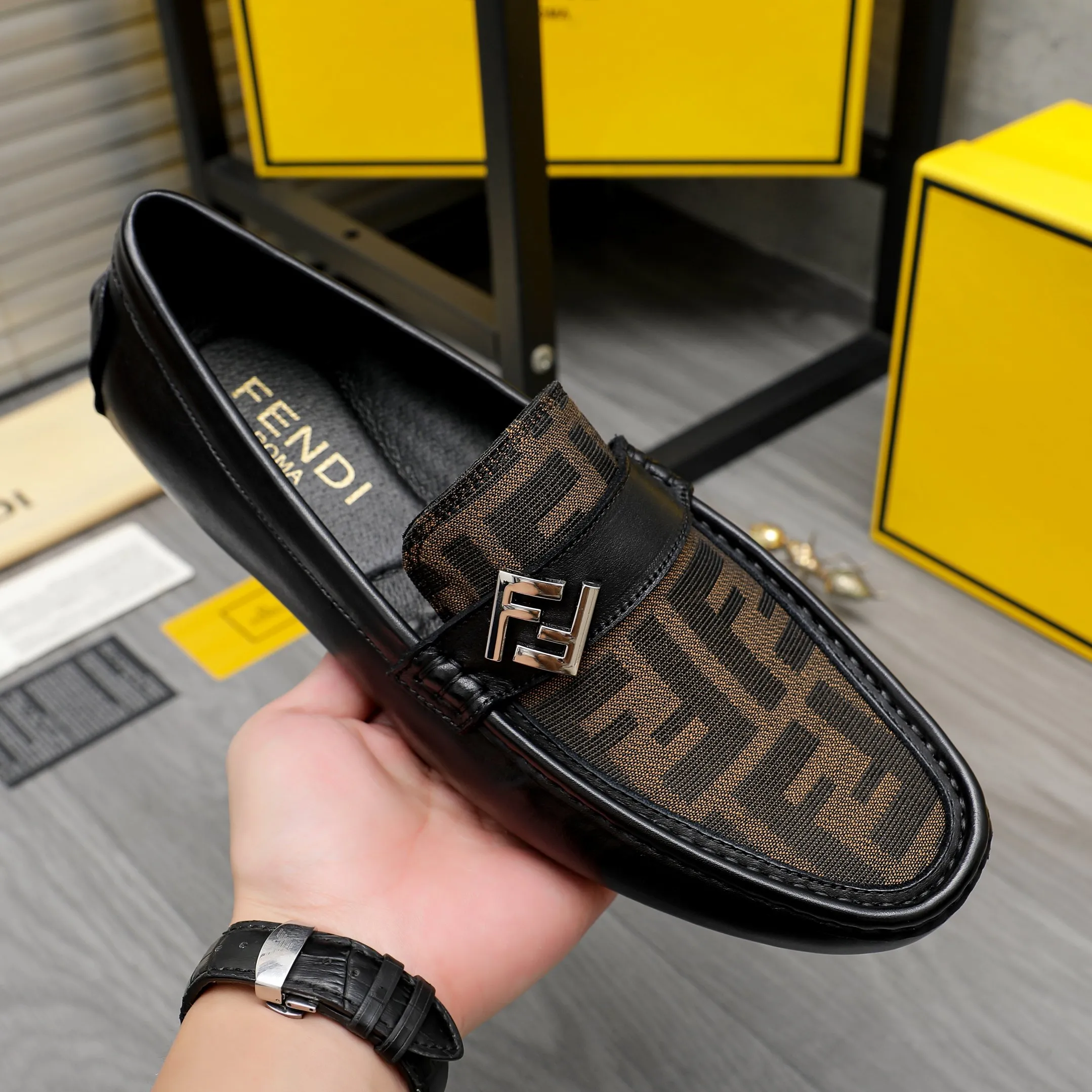 Men's shoes 💰400 Product trademark: FENDI "Fendi" casual slip-on shoes Regular size: 38-45 (45. Customized, non-returnable) Product materials: Selected breathable woven pattern stitching cowhide upper, pigskin lining, rubber outsole
